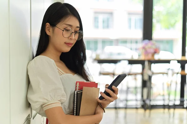Half Length Portrait Young Female Student Using Smartphone Holding Books — Fotografia de Stock