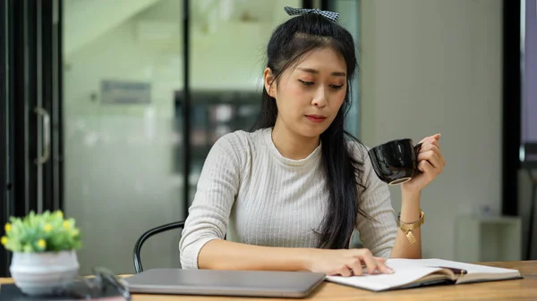 Portrait Young Female Student Holding Coffee Cup While Reading Book — Fotografia de Stock