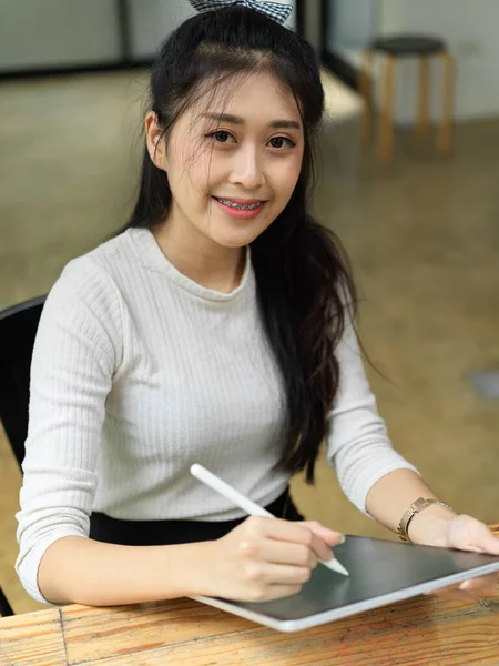 Portrait Female Student Smiling Camera While Using Digital Tablet Library — Fotografia de Stock