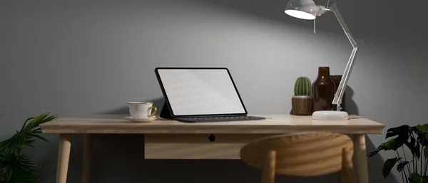 Espacio Trabajo Casa Trabajo Nocturno Oficina Con Poca Luz Computadora — Foto de Stock