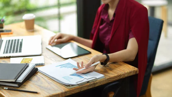 Cropped Shot Elegant Business Analyst Red Dress Looking Working Business — Stock Photo, Image