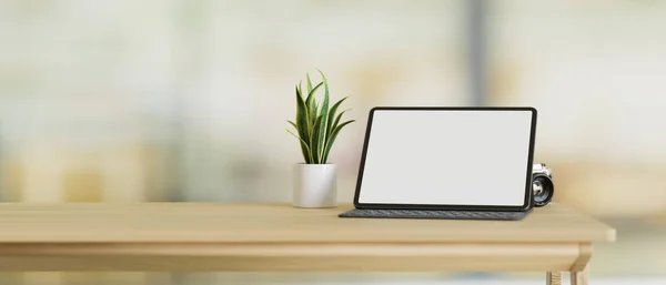 Tableta Computadora Pantalla Blanco Soporte Maqueta Mesa Madera Con Espacio —  Fotos de Stock