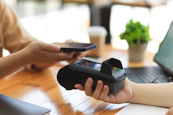Closeup Customer Paying Drinking Bills Using Smartphone Scan Code Payment — Stock Photo, Image