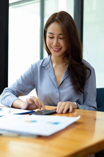 Pretty Young Woman Company Employee Using Smartphone Workspace Contact Company — Stock Photo, Image