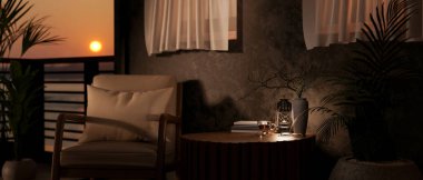 Ahşap bir masa ve yastıklı bir koltuk balkona yakın bir odada, gün batımında dışarıda. Akşamları turistik teras. 3B görüntüleme, 3d illüstrasyon.