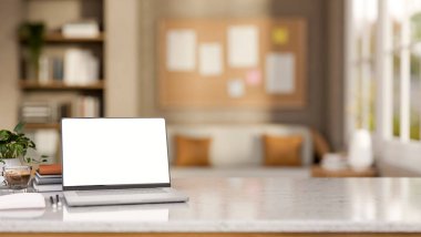 Kahve fincanı ile beyaz ekran dizüstü bilgisayar oturma odasında ya da ofiste mermer masa üzerinde kitaplar ve bitkiler. Çalışma ya da öğrenim, 3B canlandırma, 3B İllüstrasyon.