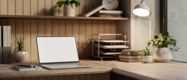 Beyaz ekran dizüstü bilgisayar, kitap ve lambayı modern oturma odası ya da ofisin köşesindeki ahşap masa üzerinde. Reklam modeli, 3B Yapılandırma, 3B Resim.