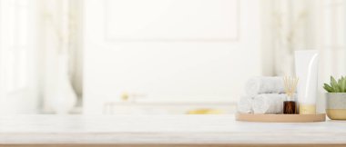 Losyonlu havlular ve ahşap tepside yayıcı mermer tezgahta parlak spa banyosunda bitki. Ürün Ekranı, 3D Görünüm, 3B Görüntü.