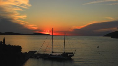 Günbatımı içinde kesme makinesi