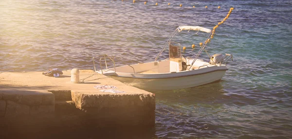 Boat and Breakwater — Stock Photo, Image