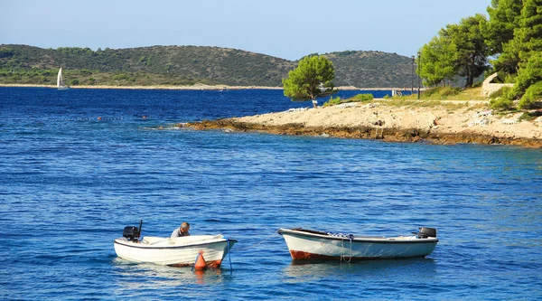 Pêcheur en bateau — Photo