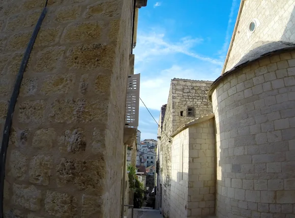 Old Stone Romantic Street with Blue Sky — Stock Photo, Image