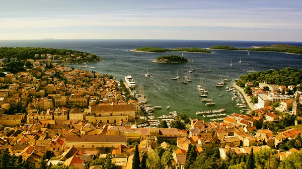 Panorama de la ciudad de Coatsal Hvar en Croacia — Foto de Stock