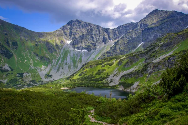 Lago cego na montanha — Fotografia de Stock