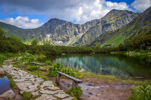 Lavičky vedle slepé jezer — Stock fotografie