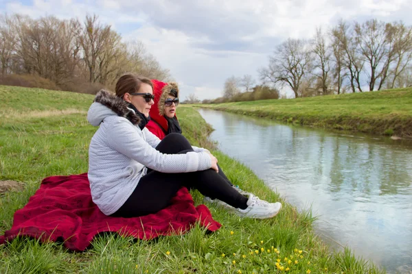 Twee vrouwen vrienden — Stockfoto