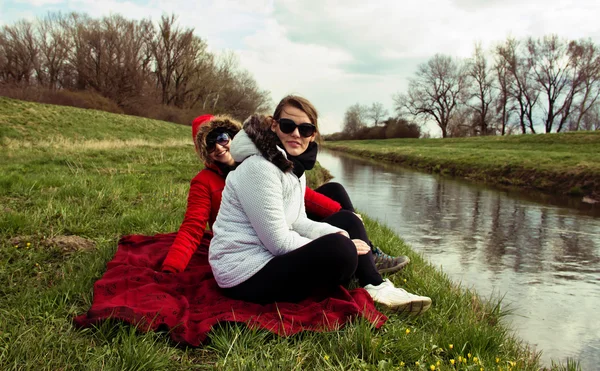 Duas mulheres amigas — Fotografia de Stock