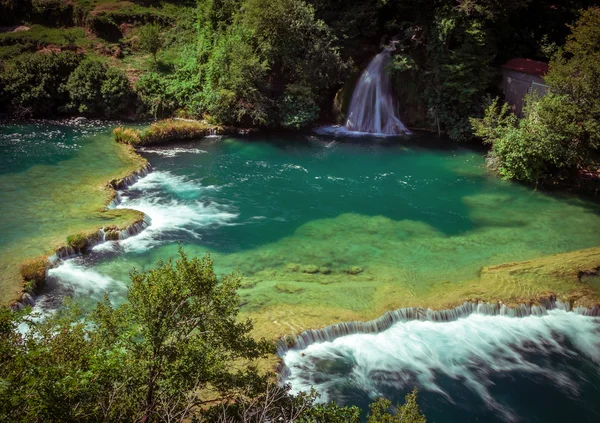 Cascadas en Green Blue River —  Fotos de Stock