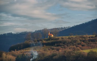 Tepede yalnız Şapel