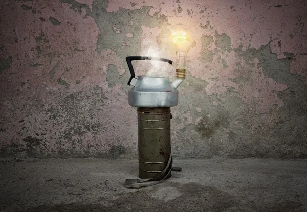 Creative Composition -Light Bulb Works on Steam — Stock Photo, Image