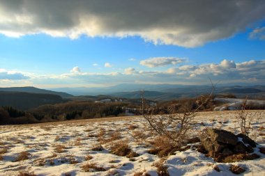 Alan yolu ile Wintercountryside