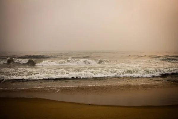 Naturskön Utsikt Över Vågorna Bengaliska Viken Längs Marina Beach Chennai Royaltyfria Stockfoton