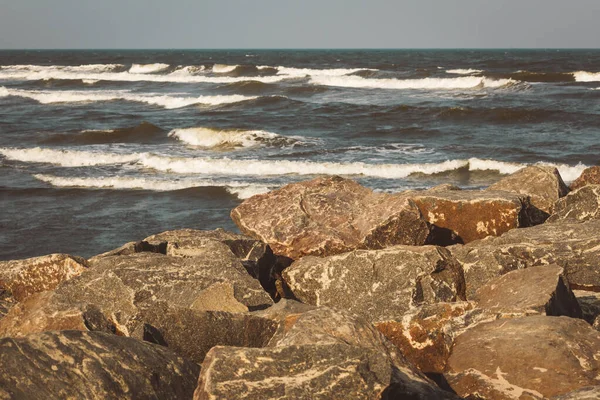 Vista Panorámica Las Rocas Con Bahía Bengala Fondo Largo Kovalam —  Fotos de Stock