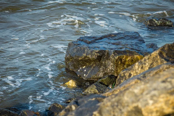 Szcenírozott Kilátás Sziklák Bengáli Öbölben Háttérben Mentén Kovalam Beach Chennai — Stock Fotó