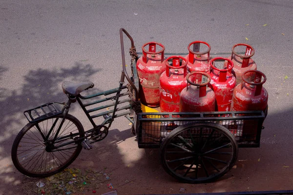 Chennai Tamil Nadu Indien Februari 2021 Gasolflaskor För Hemdistribution Cykelvagn Stockbild