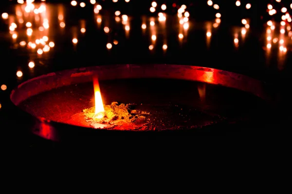 Тарелка Горящей Камфорой Священным Пеплом Время Молитвы Широко Используется Индуизме — стоковое фото