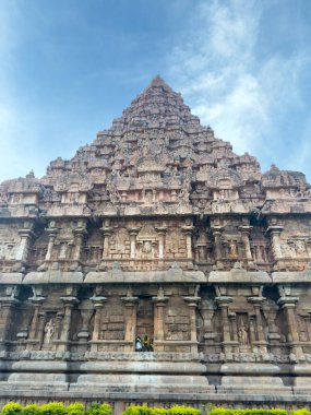 Gangaikonda Cholapuram Tapınağı I. Rajendra Chola (I. Rajaraja Chola 'nın oğlu) tarafından Kuzey Hindistan' daki Ganj Nehri 'ne yaptığı başarılı askeri seferler anısına inşa edilmiştir..