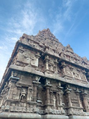 Gangaikonda Cholapuram Kulesi Rajendra Chola I (I. Rajaraja Chola 'nın oğlu) tarafından Kuzey Hindistan' daki Ganj Nehri 'ne yaptığı başarılı askeri seferleri anmak için inşa edilmiştir..