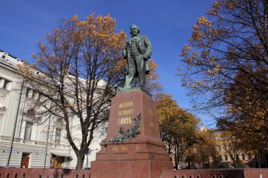 Mikhail Glinka anıtı, Rus besteci, Saint Petersburg; Yazarlar: R.R. Bach ve A.R. Bach; Açılış: 1906; Konum: St. Petersburg, Rusya - Nisan 2013