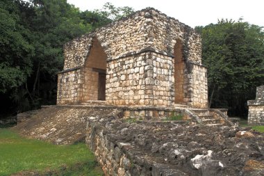 Bir tapınağı ve piramidi olan 8. yüzyıl Maya köyünün kalıntıları çıkarıldı ve restore edildi, Ekbalam, Yucatan, Meksika - 29 Eylül 2020