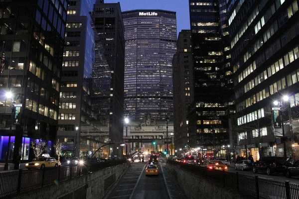 MetLife Binası, South Park Bulvarı 'ndan gece aydınlanması, New York, New York, ABD - 14 Şubat 2013