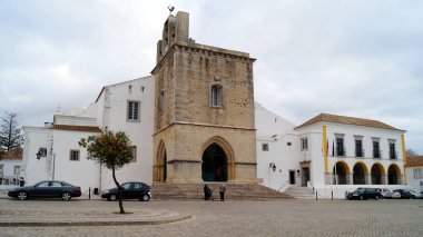 13. yüzyıl Santa Maria Katolik Katedrali, eski kasaba Faro, Portekiz 'in göbeğinde - 4 Ocak 2018