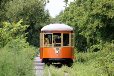 Kingston Point Demiryolu, Kingston, New York, ABD - 15 Ağustos 2020 'de çalışan klasik dizel tramvay.