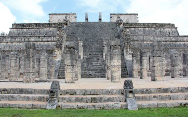Savaşçılar Tapınağı, Chichen-Itza, Yucatan, Meksika - 30 Eylül 2020