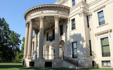 Vanderbilt Malikanesi, 1896 ve 1899 yılları arasında inşa edilen Güzel Sanatlar mimarisinin ikonik bir örneği, Hyde Park, New York, ABD - 15 Ağustos 2020