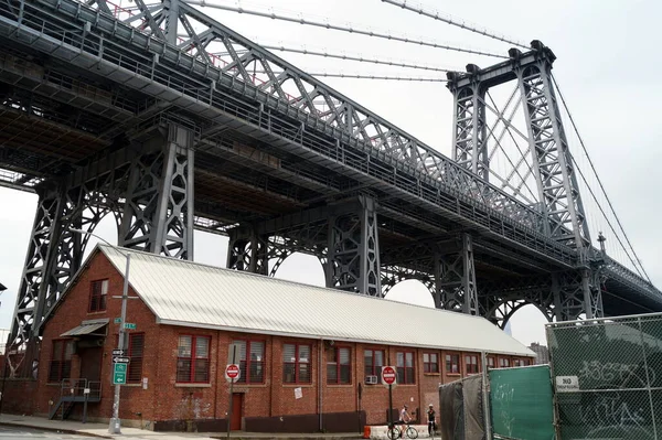 Bloco Industrial Velho Sob Ponte Williamsburg Lado Brooklyn Rio Leste — Fotografia de Stock