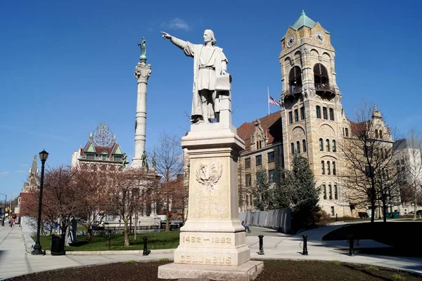 Christopher Columbus Heykeli, Lackawanna İlçe Mahkemesi Meydanı, Scranton, PA, ABD - 7 Nisan 2021