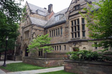 Yale Üniversitesi kampüsündeki Gotik Uyanış binası, New Haven, CT, ABD - 28 Mayıs 2017