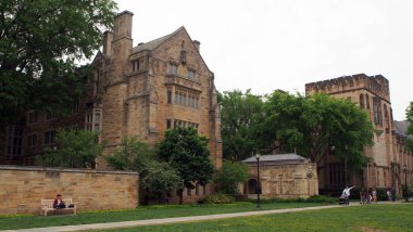 Anne T. & Robert M. Bass Kütüphanesi, Cross Campus, Yale Üniversitesi, New Haven, CT, ABD - 28 Mayıs 2017