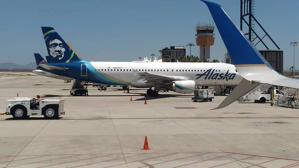 Alaska Airlines Airbus 320 214 Presso Terminal Dell Aeroporto Internazionale — Foto Stock