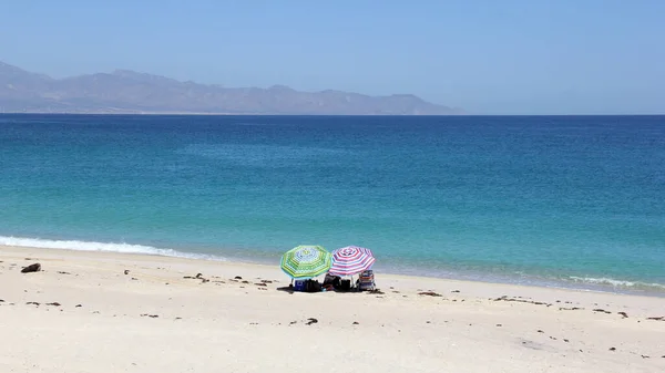 Dois Guarda Chuvas Praia Margem Mar Cortes Punta Arena Ventana — Fotografia de Stock