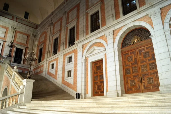 2018年9月2日 西班牙托莱多阿尔卡萨大院的楼梯 — 图库照片