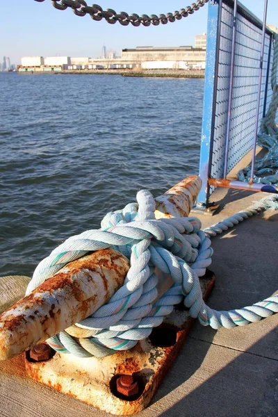 Nautical Knot Mooring Cleat Brooklyn Army Terminal Pier Brooklyn Usa — Zdjęcie stockowe