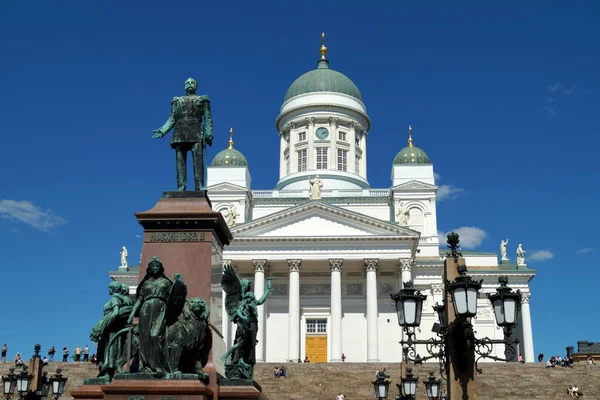 Standbeeld Van Alexander Het Senaatsplein Voor Kathedraal Van Helsinki Helsinki — Stockfoto