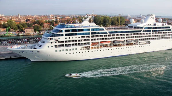 Kreuzfahrtschiff Ocean Princess Vor Anker Passagierterminal Venedig Italien September 2012 — Stockfoto