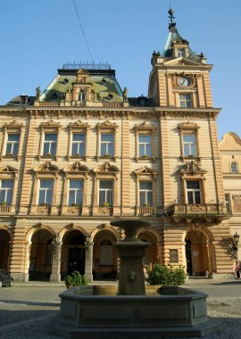 Çek Cumhuriyeti 'nin Domazlice ana meydanındaki dekoratif belediye binası - 9 Temmuz 2011